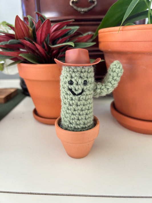Crochet desk cactus